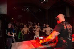 083