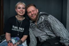 085